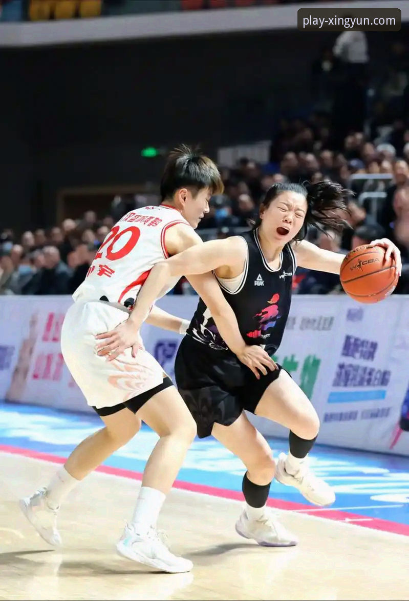 战术博弈与平台体验：复盘中国女篮胜利背后的“一大四小”与“双塔”抉择